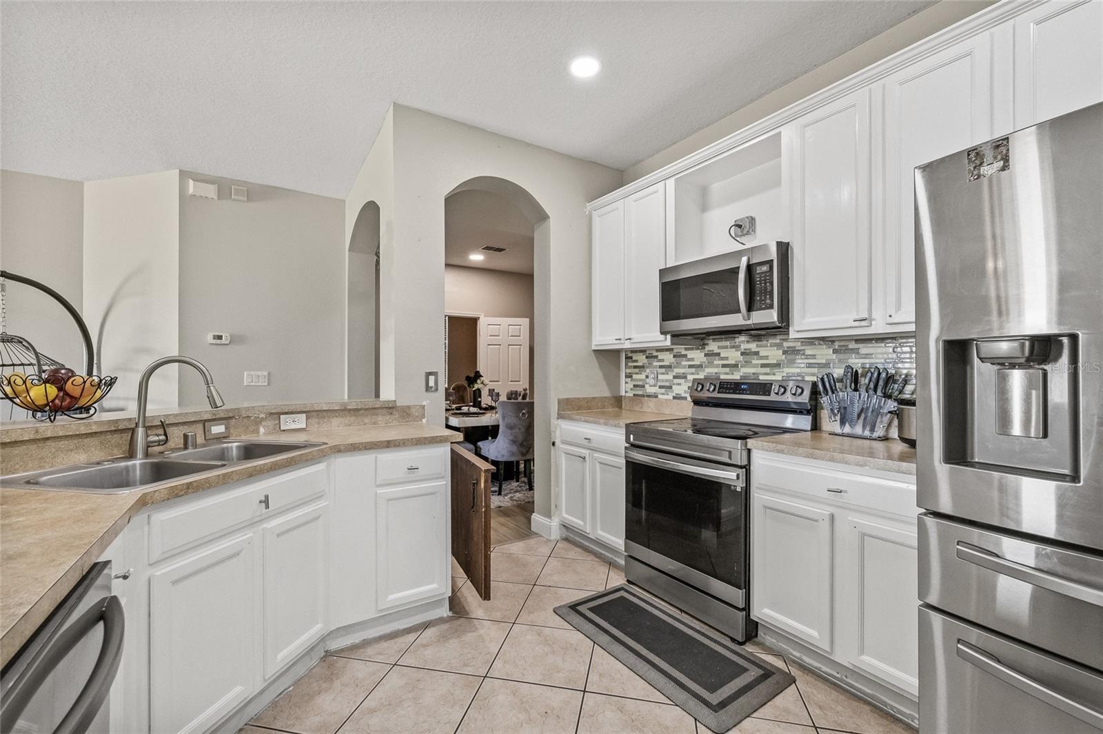 Single Family Residence at 8521 SOUTHERN CHARM CIR, BROOKSVILLE, photo 17 of 44