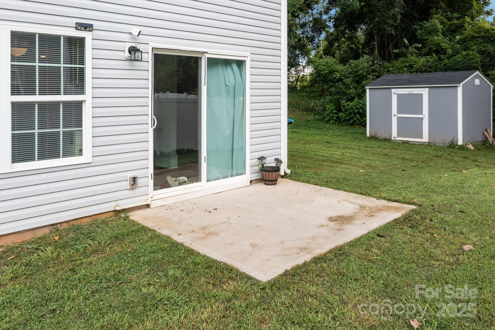 Single Family Residence at 818 W Carolina Avenue, Bessemer City, photo 4 of 31