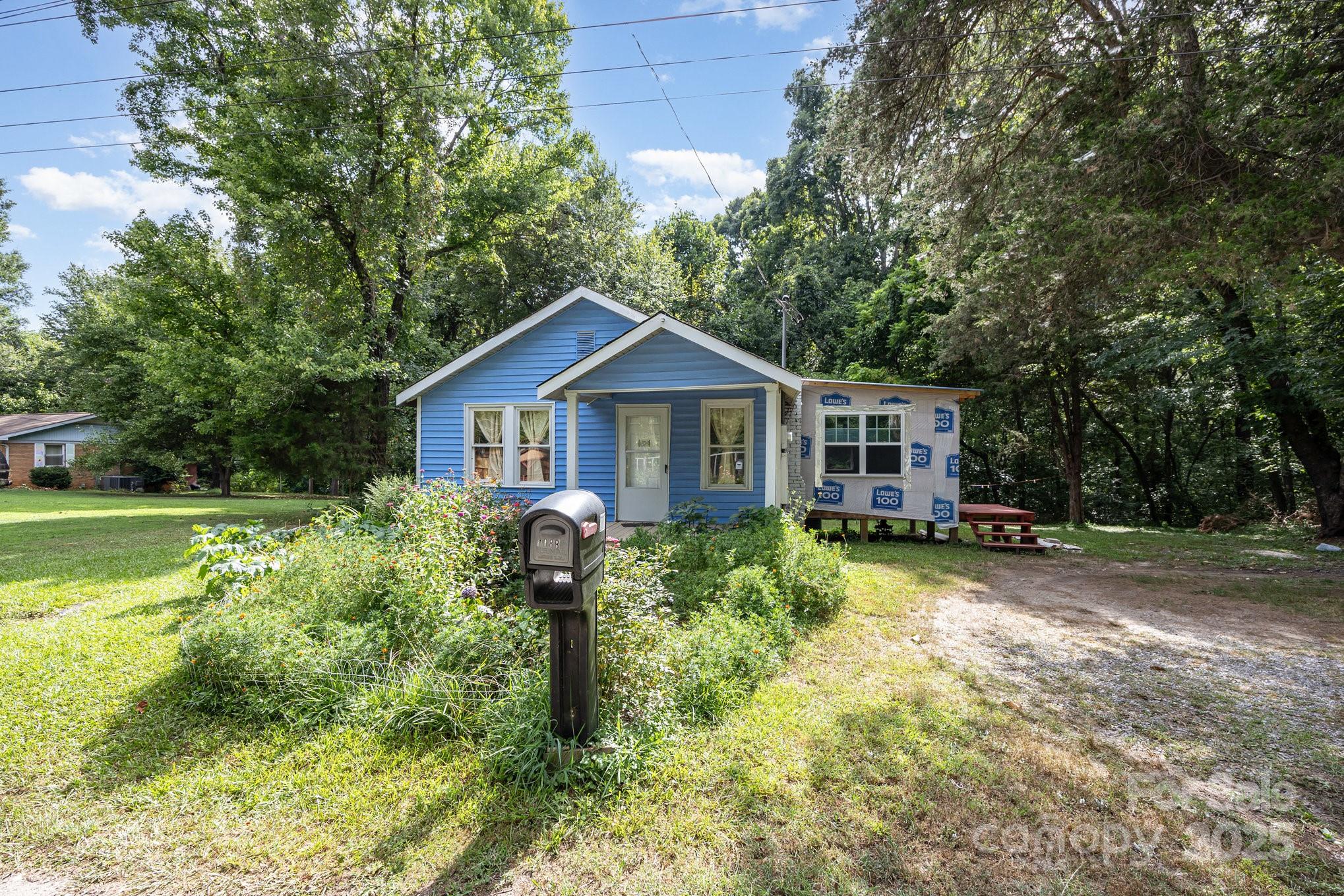 Single Family Residence at 1110 Wall Street, Statesville, photo 3 of 22