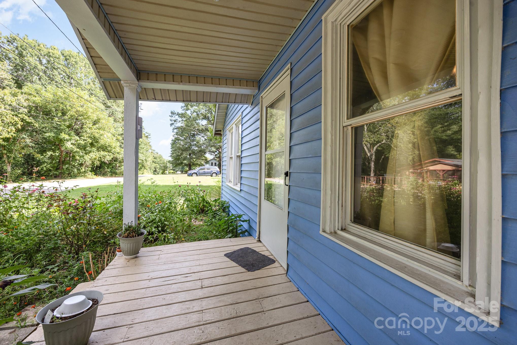 Single Family Residence at 1110 Wall Street, Statesville, photo 5 of 22