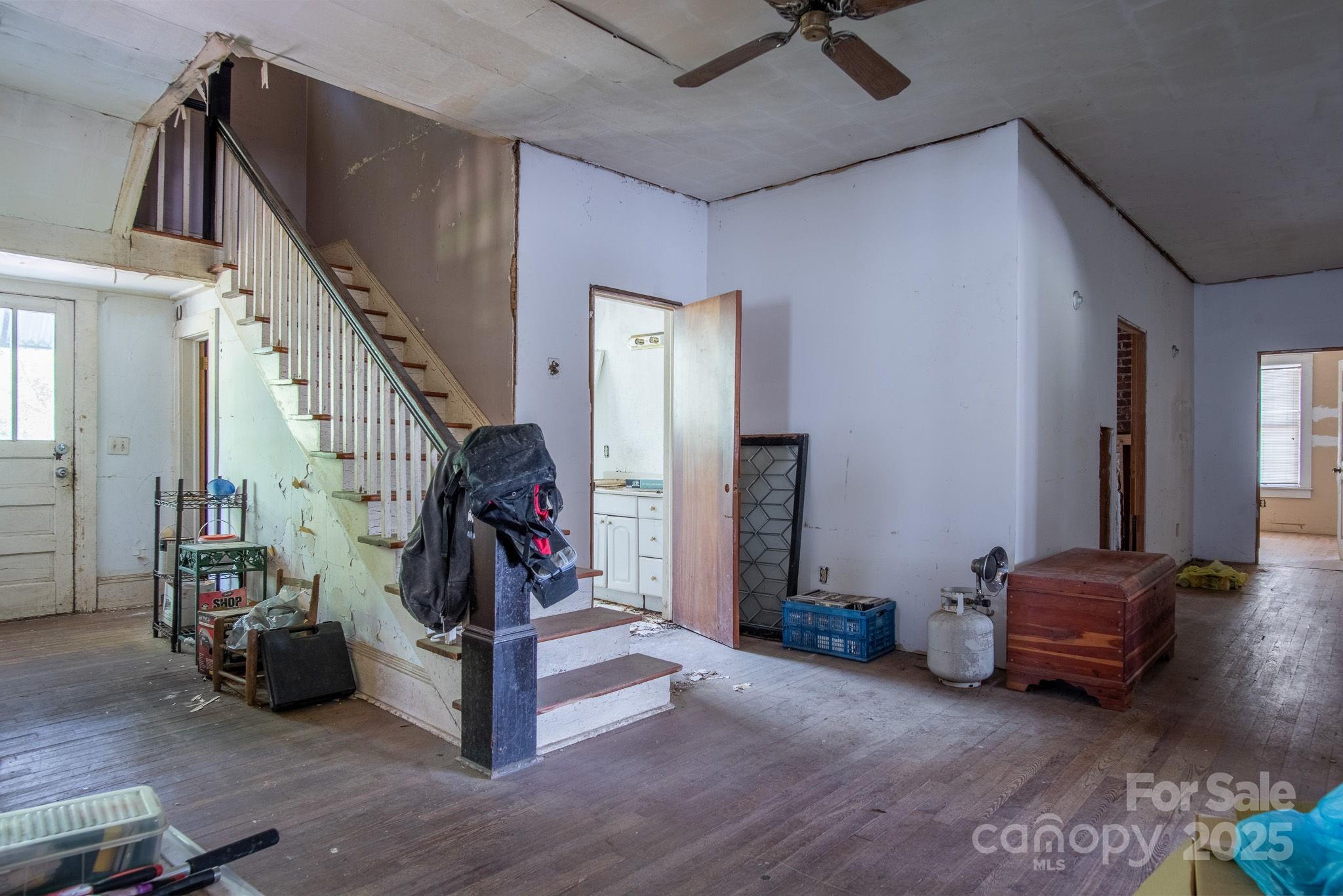 Business at 605 N Piedmont Avenue, Kings Mountain, photo 13 of 46