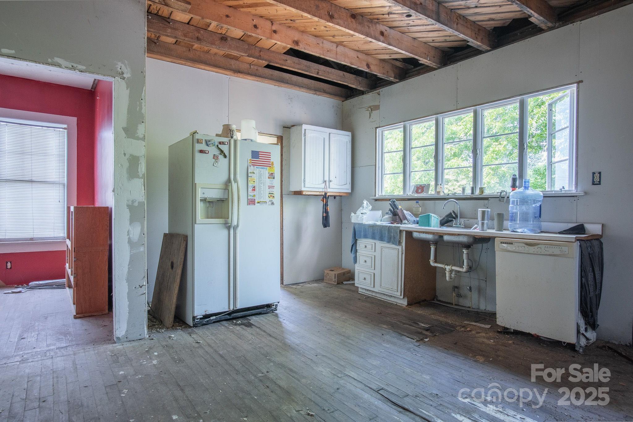 Business at 605 N Piedmont Avenue, Kings Mountain, photo 14 of 46