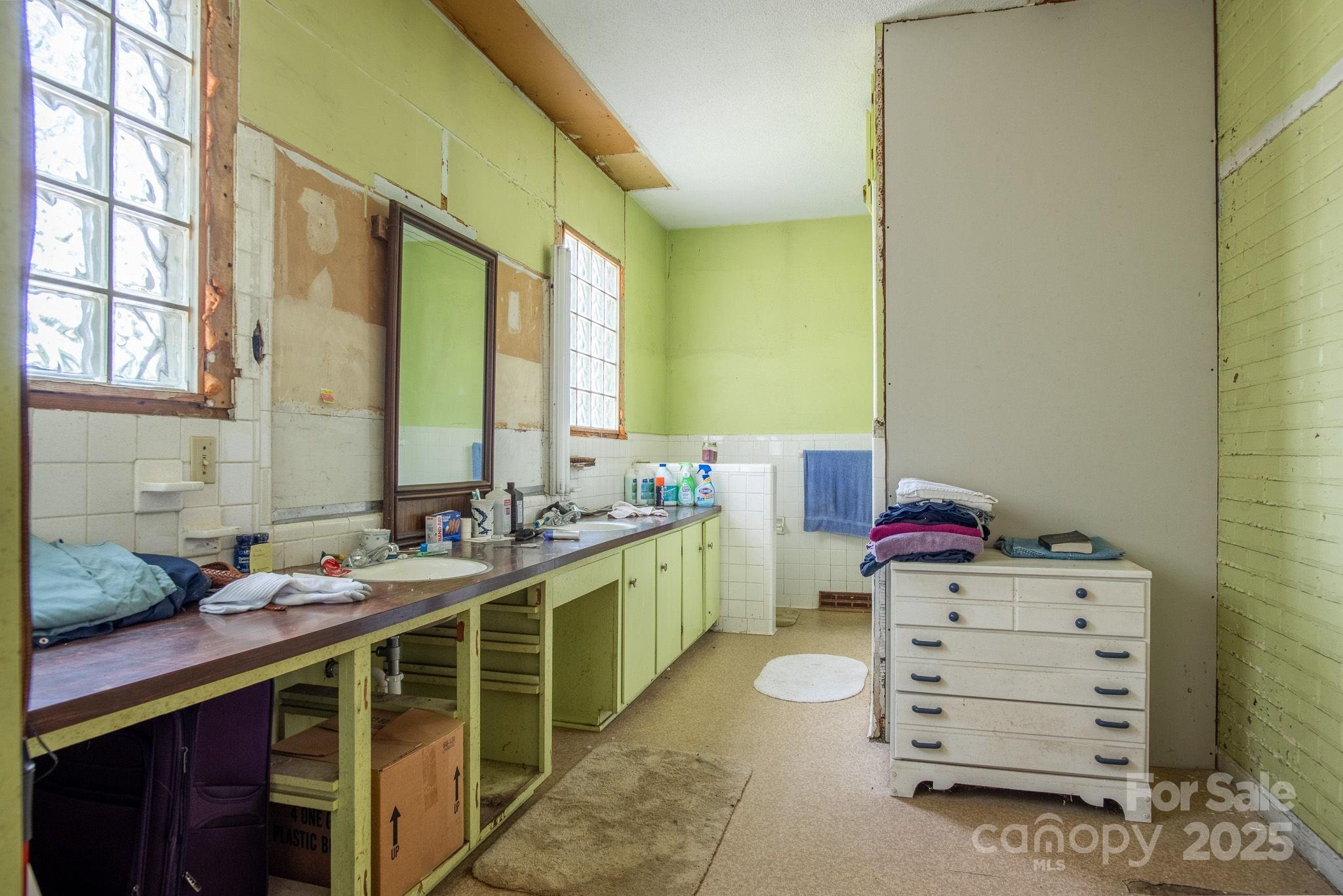 Business at 605 N Piedmont Avenue, Kings Mountain, photo 15 of 46