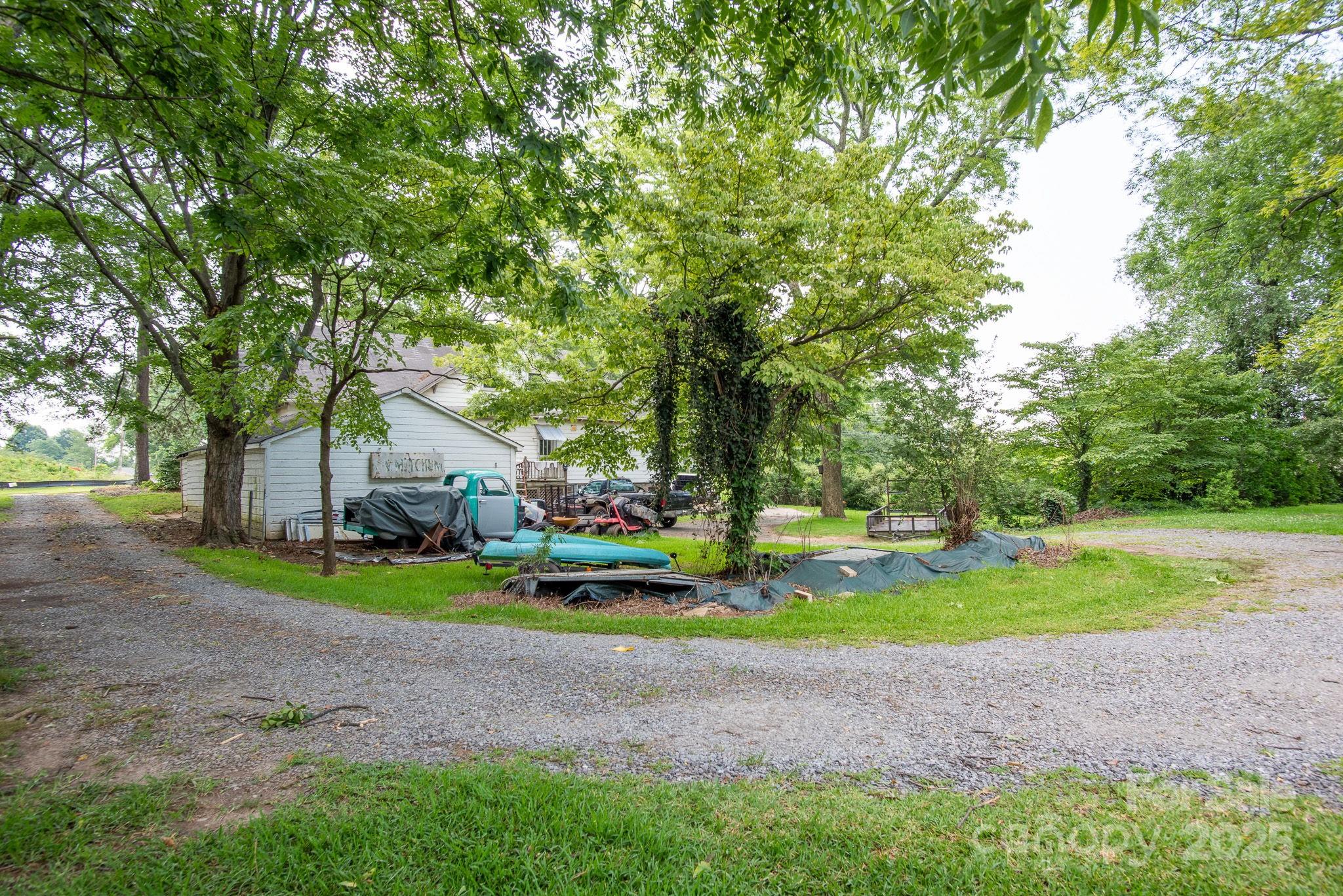 Business at 605 N Piedmont Avenue, Kings Mountain, photo 17 of 46