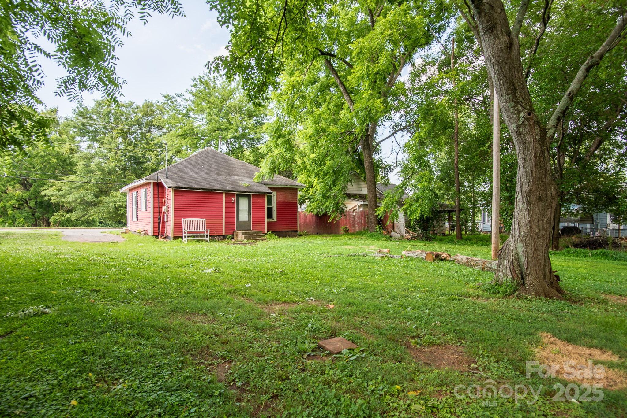 Business at 605 N Piedmont Avenue, Kings Mountain, photo 38 of 46