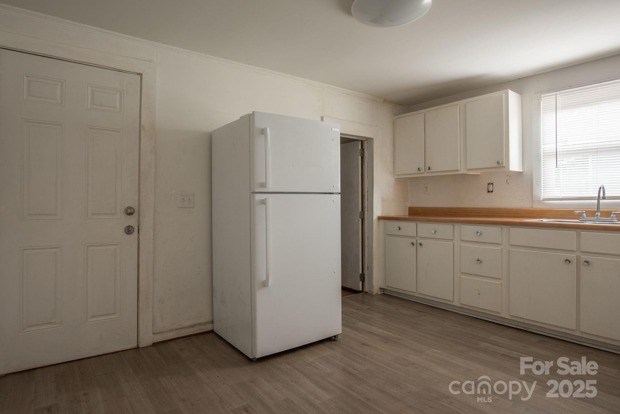 Kitchen - Walker St Homes - 605 N Piedmont Avenue, Kings Mountain