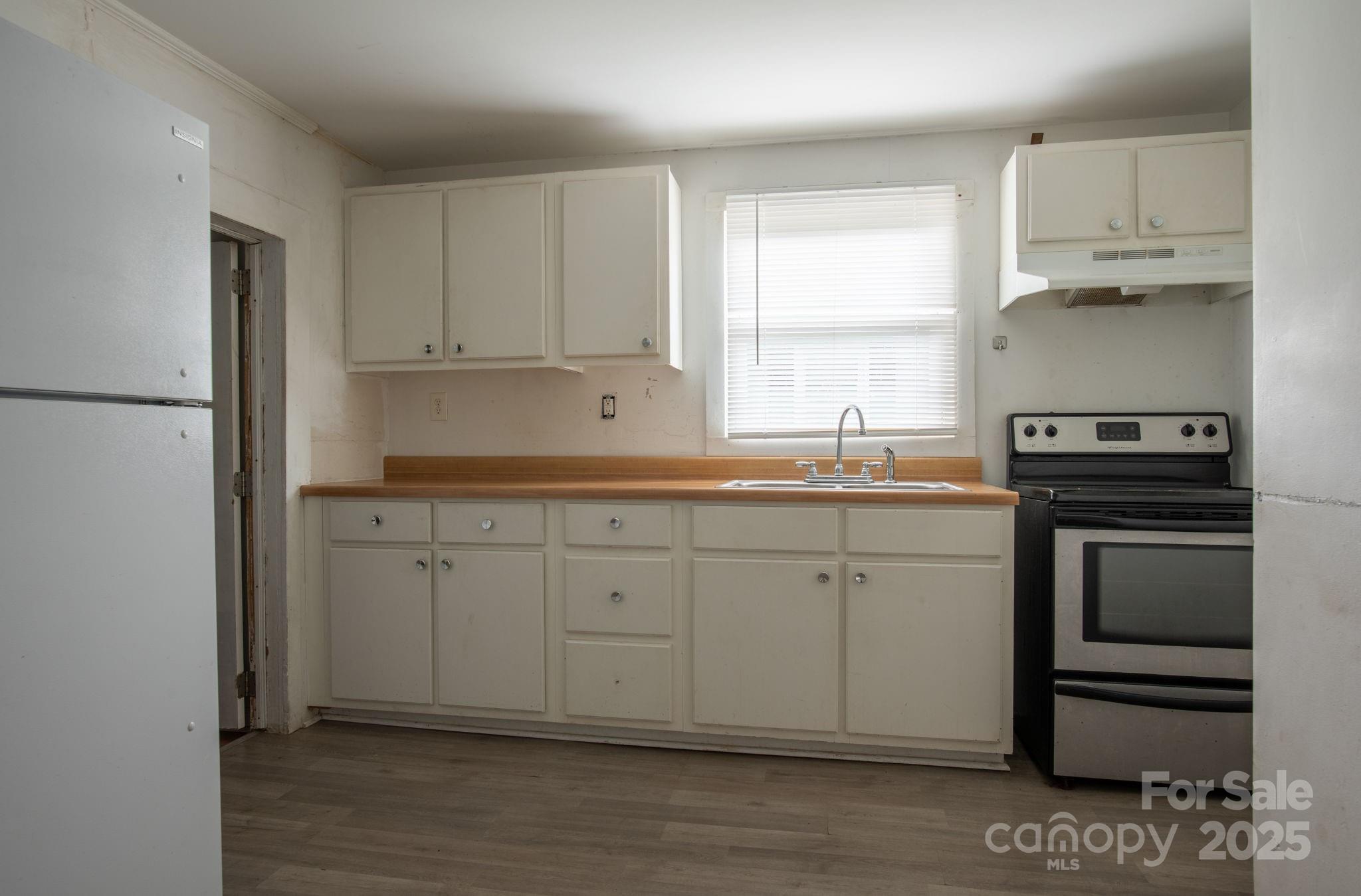 Kitchen - Walker St Homes - 605 N Piedmont Avenue, Kings Mountain