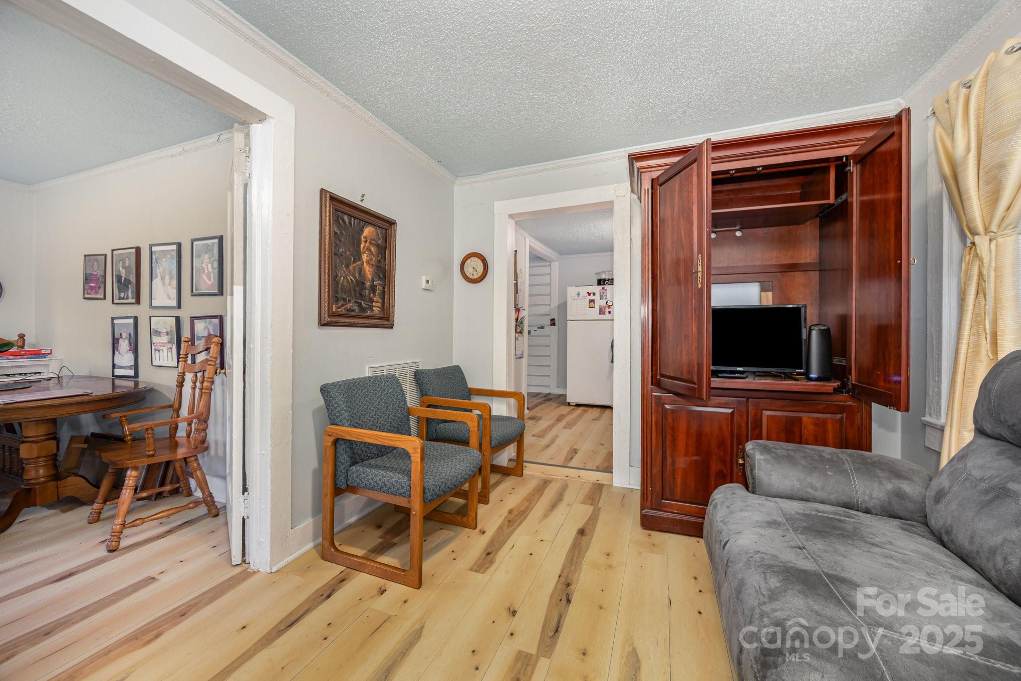 Single Family Residence at 1110 Wall Street, Statesville, photo 6 of 22