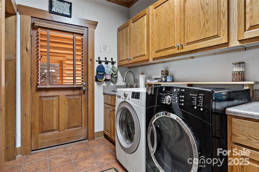 Laundry - 163 Gypsy Mountain Road, Marion