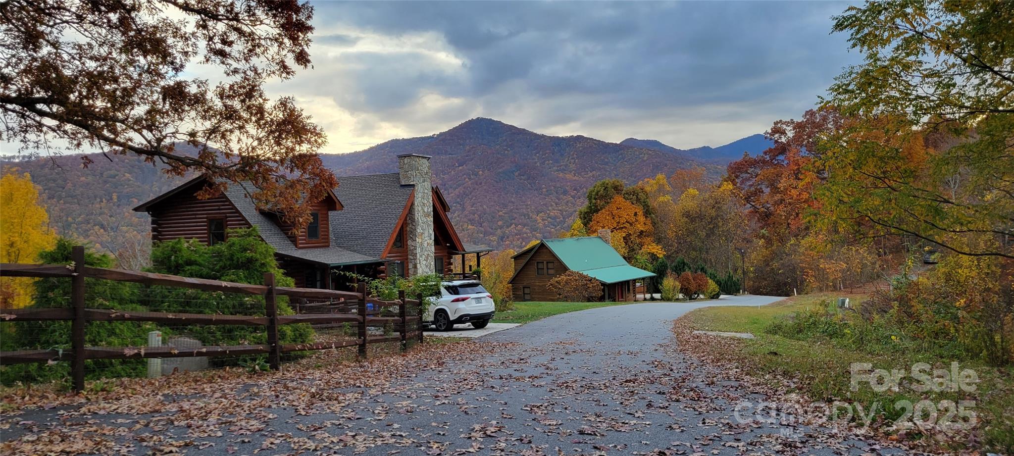 Homes near entry of Rons Ridge - 43 Rons Ridge, Waynesville
