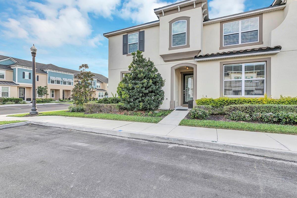 1532 CAREY PALM CIR