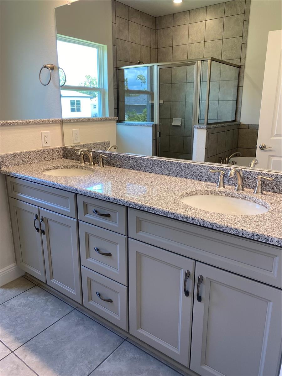 Primary Bath - 2139 GASCOM ST, NORTH PORT