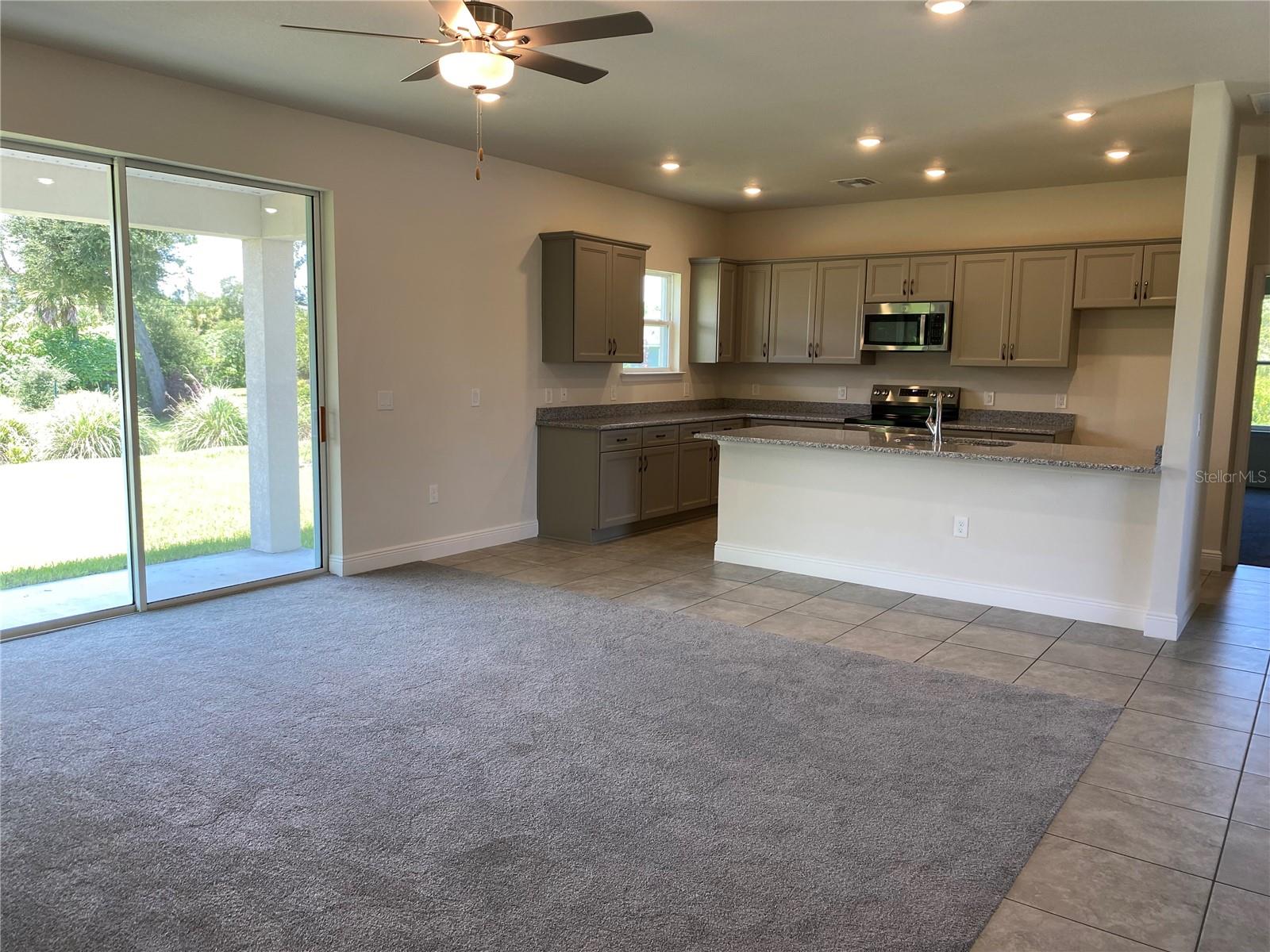 Great room and kitchen - 2139 GASCOM ST, NORTH PORT