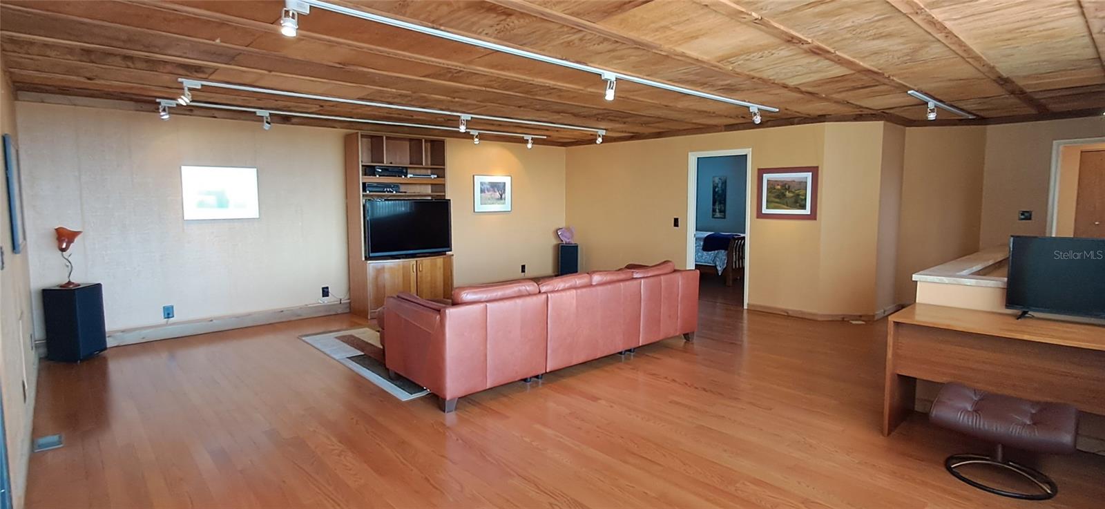 Spacious Family Room in Between Primary Bedroom and Guest Bedroom - 2741 EDWARDS RD, HAINES CITY