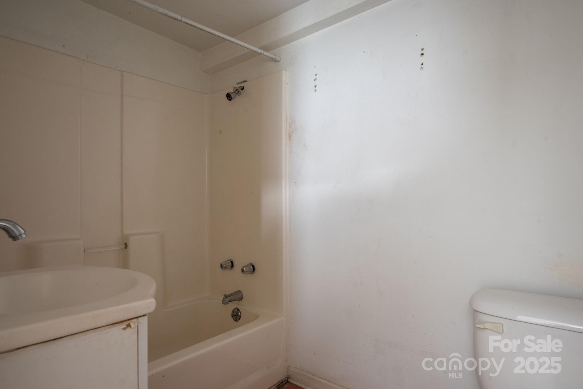 Bathroom - Walker St - 109 Fulton Street, Kings Mountain