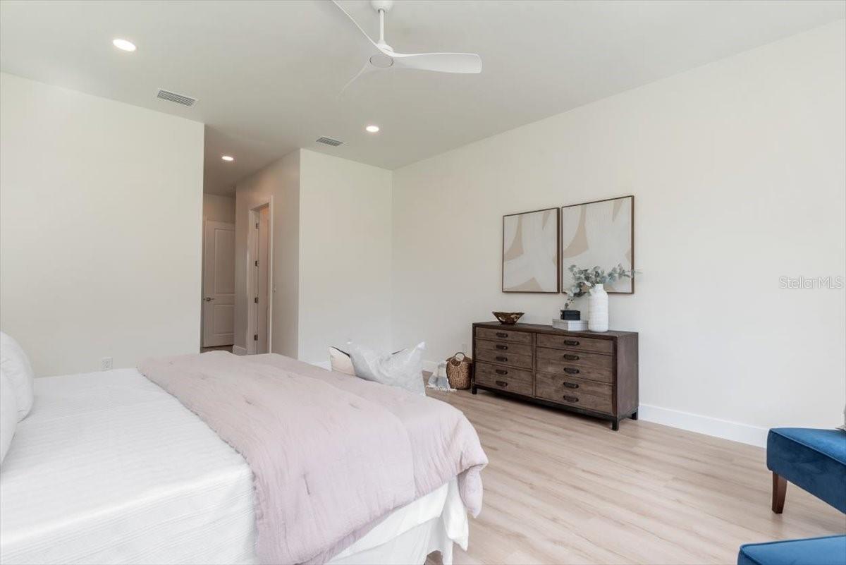 Owner's Primary Suite - 17 OLD OAK DR N, PALM COAST