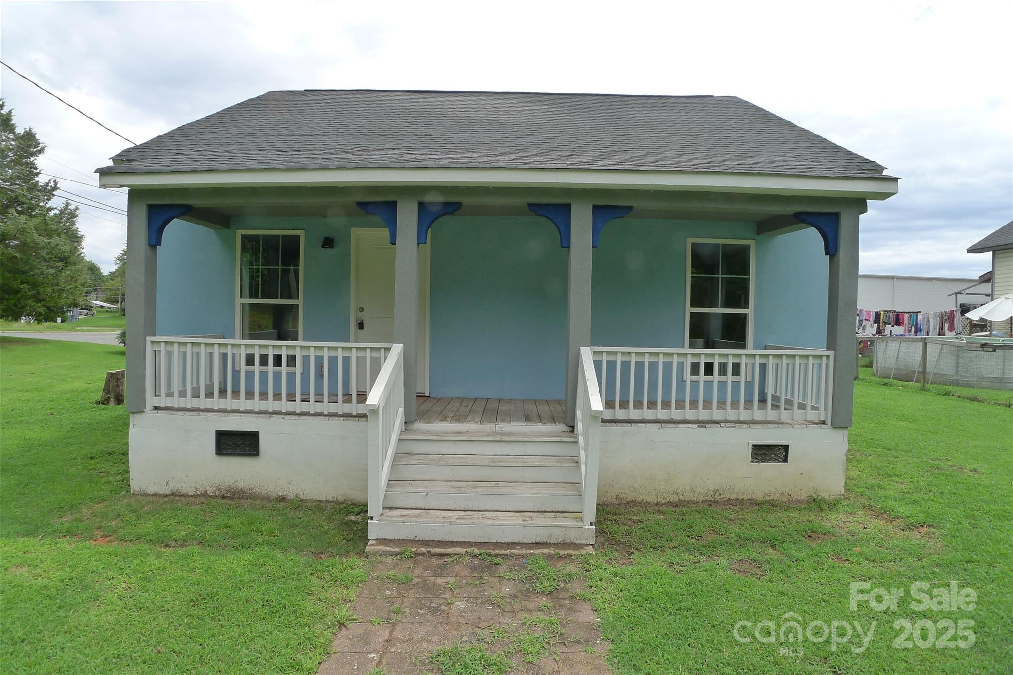 Single Family Residence at 816 Olympia Street, Lexington, photo 2 of 27