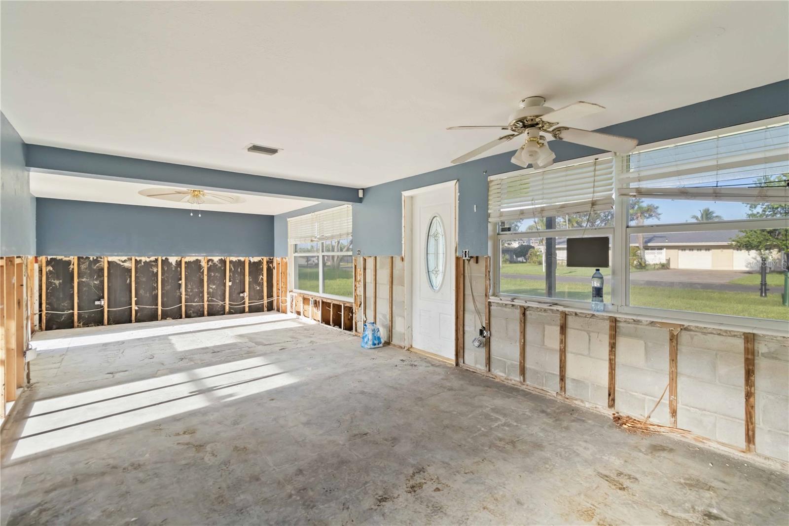 Single Family Residence at 1255 S MARYKNOLL RD, ENGLEWOOD, photo 4 of 50