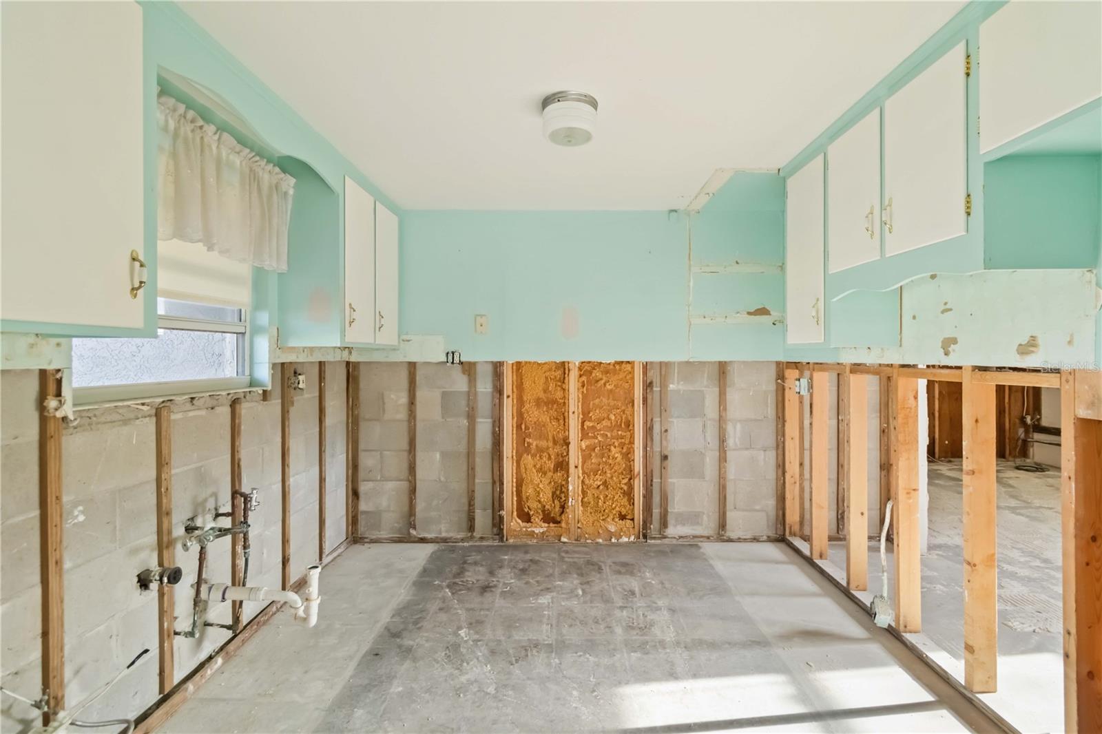 Single Family Residence at 1255 S MARYKNOLL RD, ENGLEWOOD, photo 9 of 50