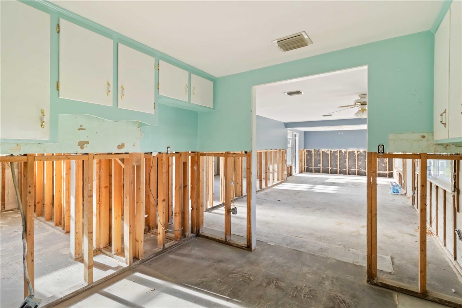 Single Family Residence at 1255 S MARYKNOLL RD, ENGLEWOOD, photo 11 of 50