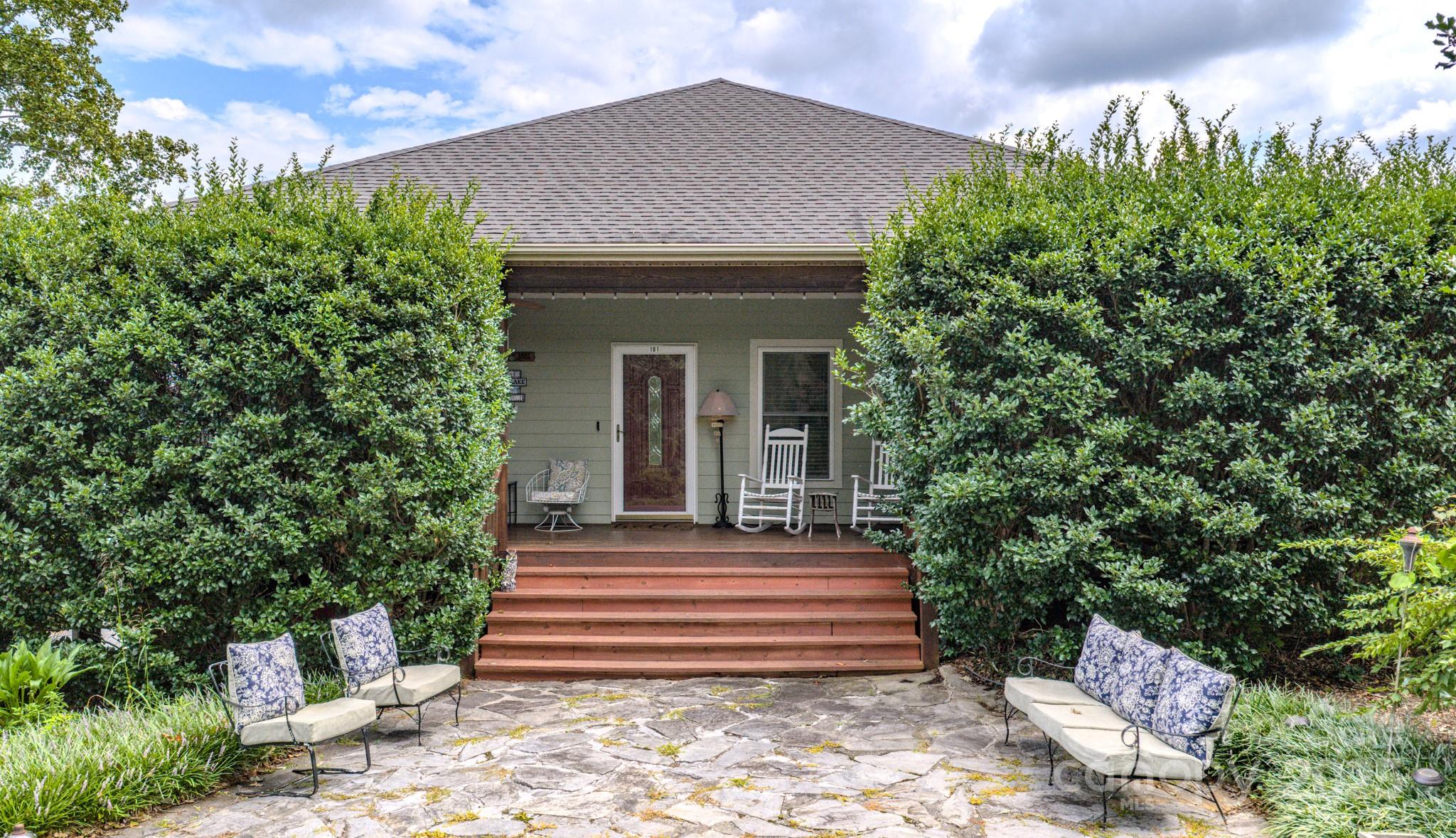 Single Family Residence at 101 Lake Club Lane, Nebo, photo 8 of 45