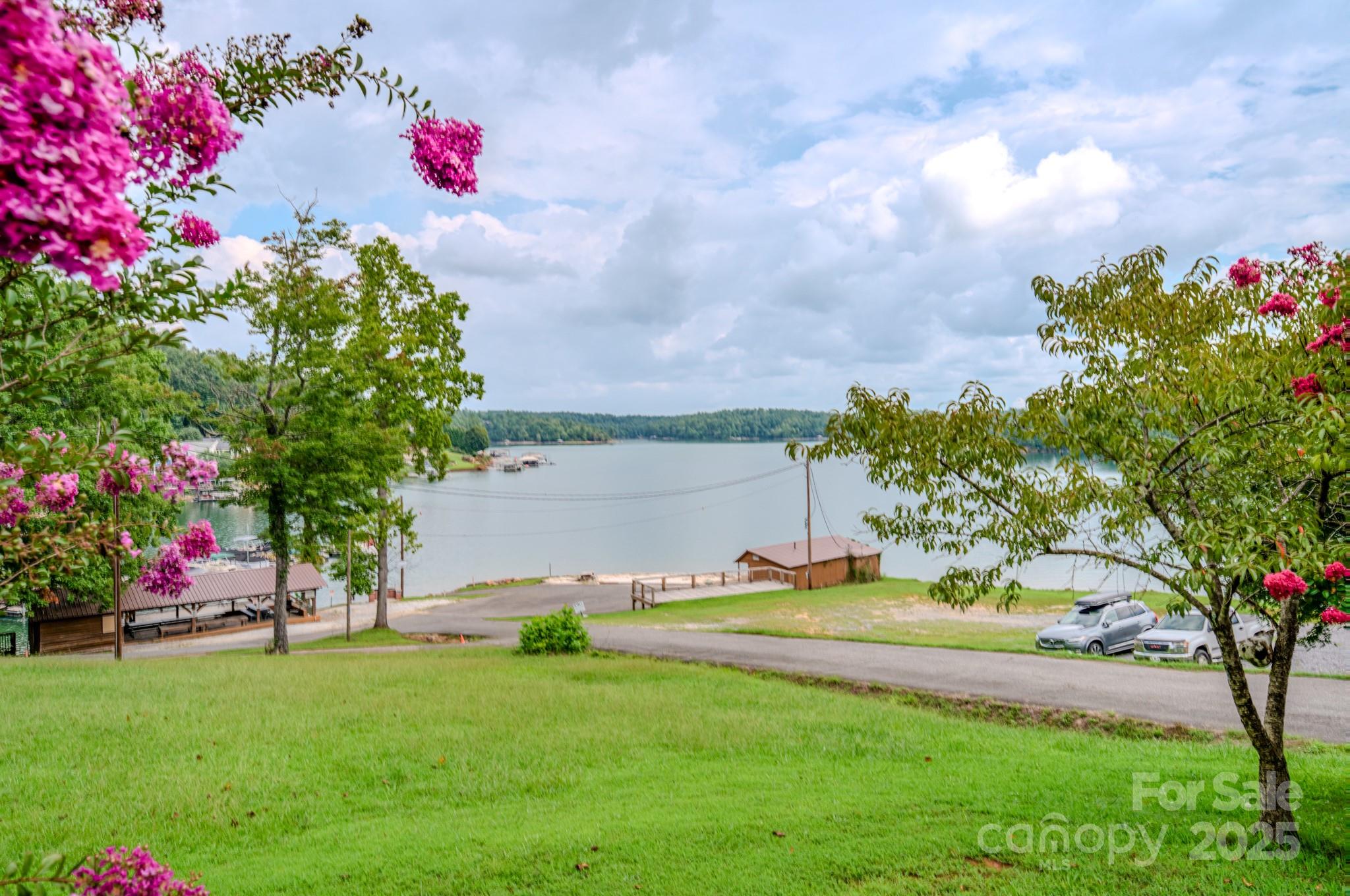 Single Family Residence at 101 Lake Club Lane, Nebo, photo 20 of 45