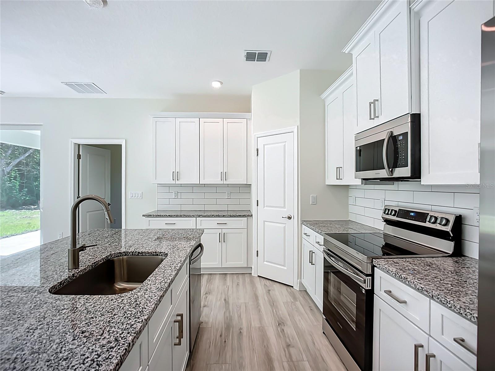 Single Family Residence at 1529 GERANIUM AVE, NORTH PORT, photo 5 of 23