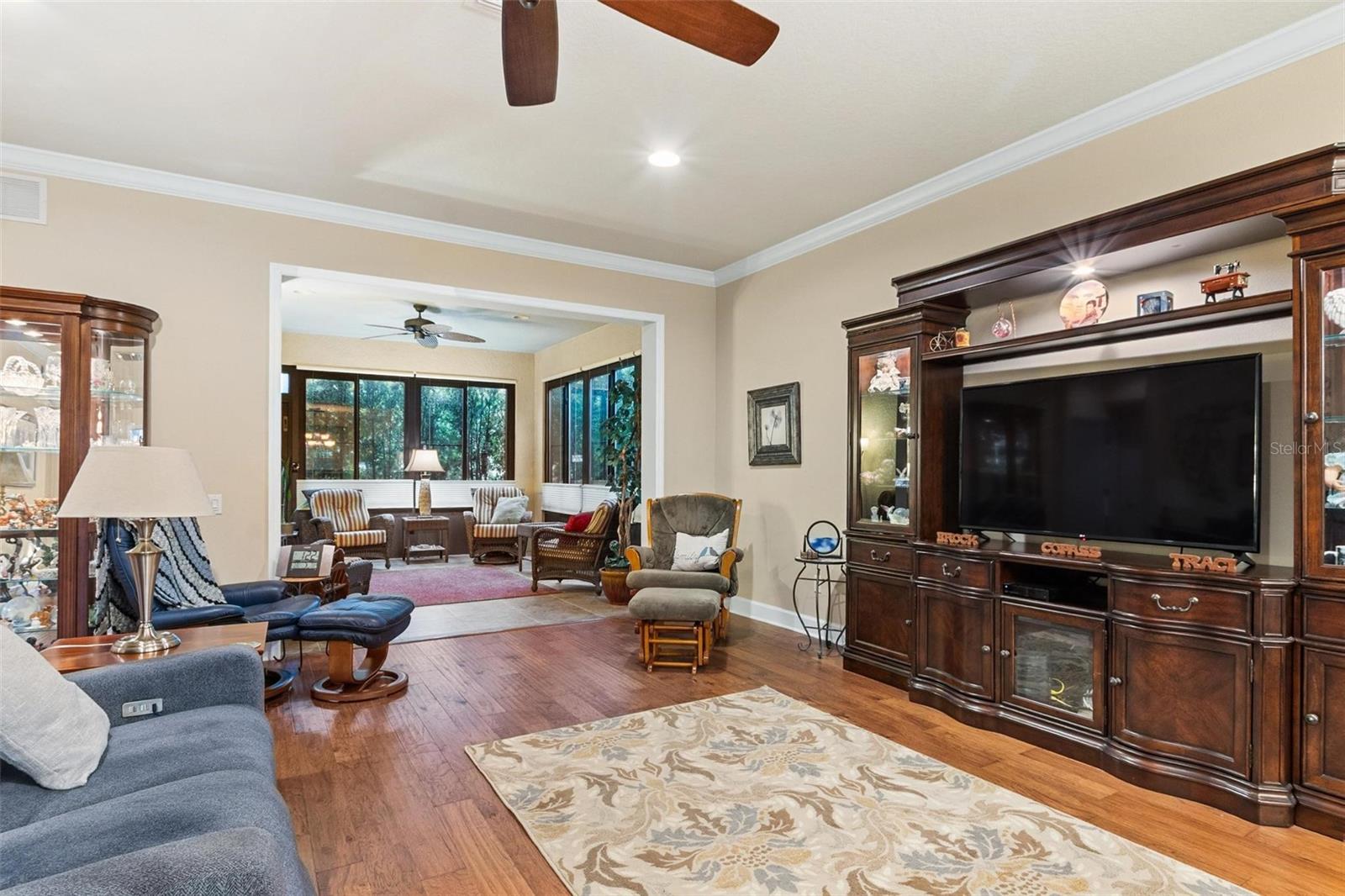 Living Room - 507 CADIZ DR, DAVENPORT