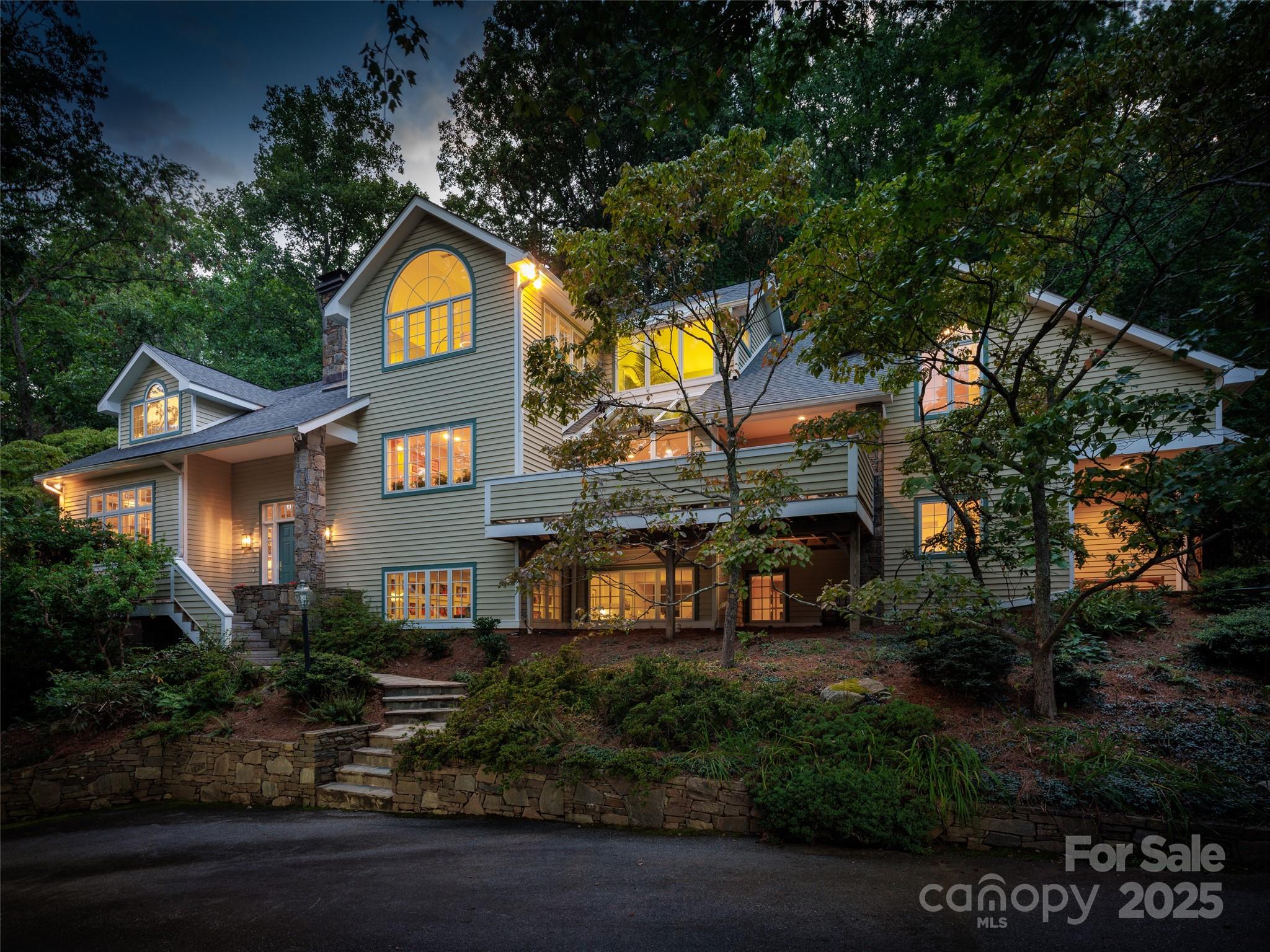 Tucked away in North Asheville insuring privacy yet minutes to downtown - 52 Robinhood Road, Asheville