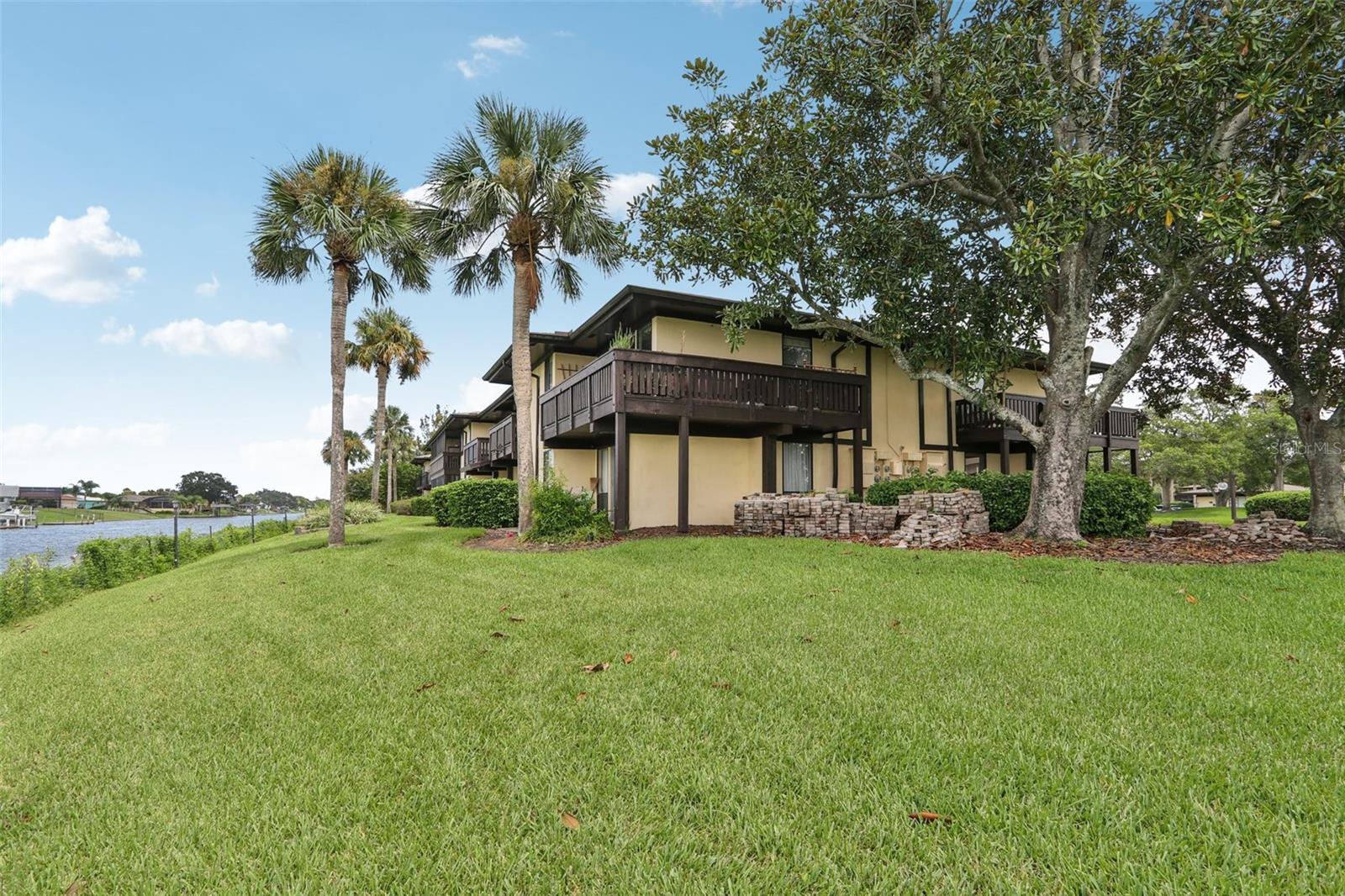 46 CLUB HOUSE DR #108