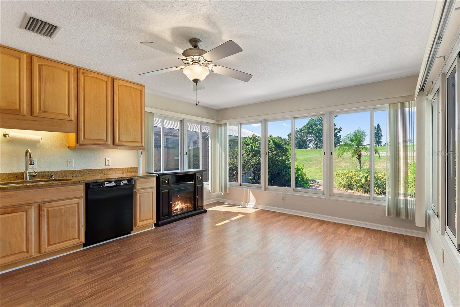 Awesome spot for living your best life - 1144 DEER CREEK BLVD, DAVENPORT