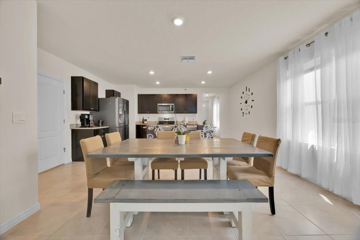 Dining area - 2497 RIBBON FALL AVE, DAVENPORT