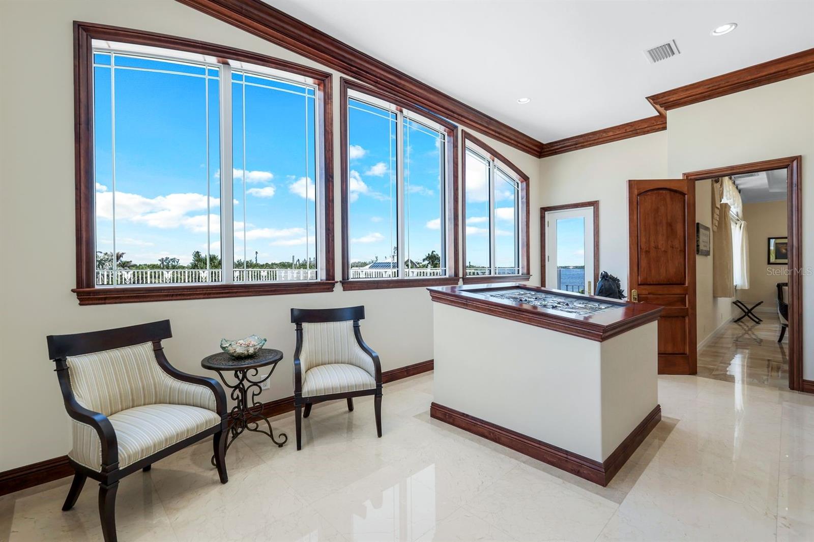 elegant upstairs room - 7159 MANASOTA KEY RD, ENGLEWOOD