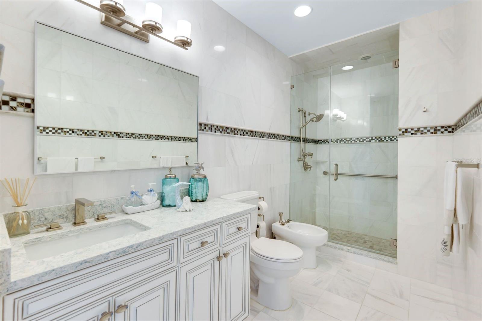 guest bathroom ensuite - 7159 MANASOTA KEY RD, ENGLEWOOD