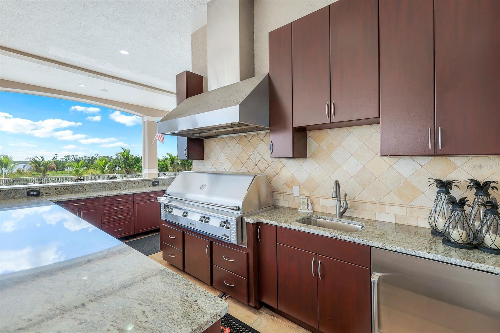 Outdoor kitchen view 2 - 7159 MANASOTA KEY RD, ENGLEWOOD