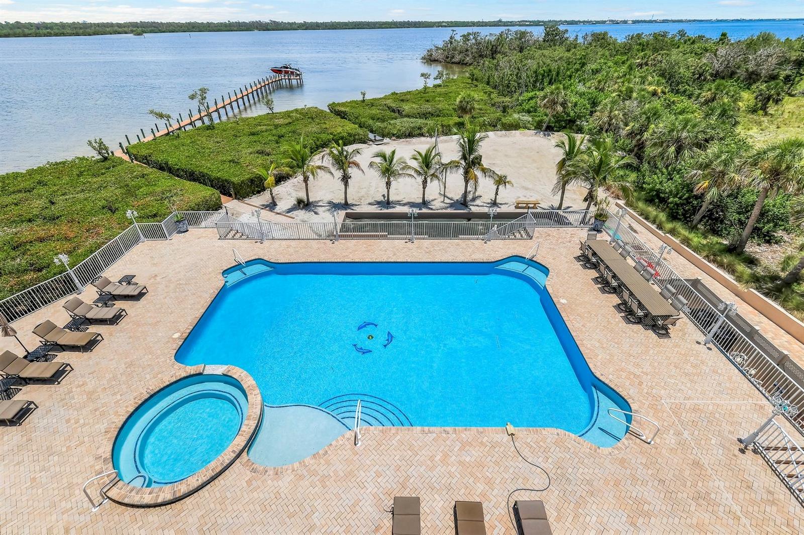 Pool spa volley ball court private dock with 10K lb lift - 7159 MANASOTA KEY RD, ENGLEWOOD