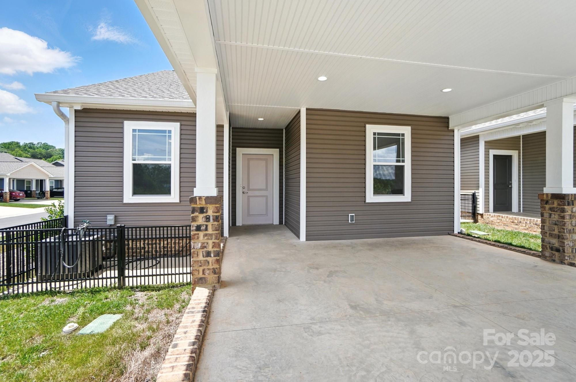Townhouse at 1530 29th Street SE, Hickory, photo 3 of 37