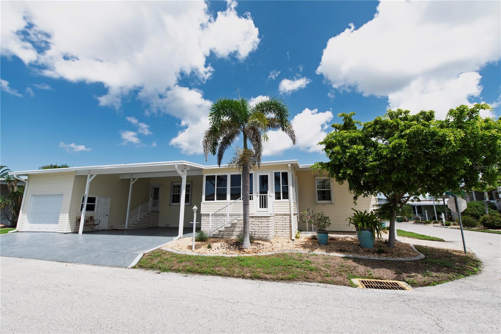 22 FREEMAN AVE