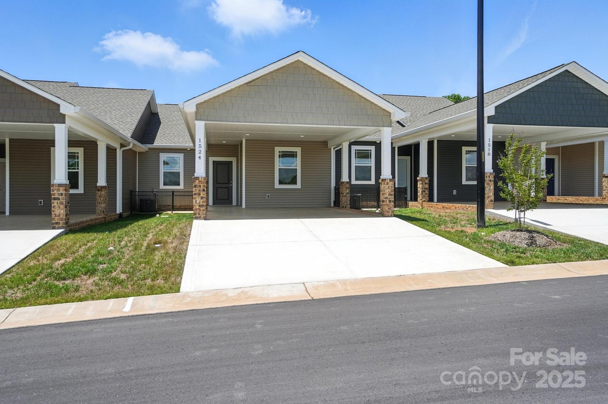 Townhouse at 1524 29th Street SE, Hickory, photo 2 of 41