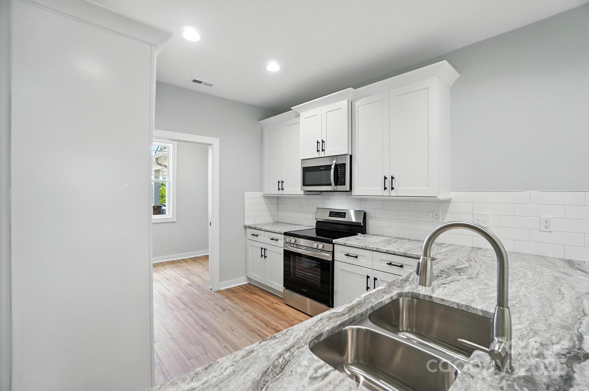 Townhouse at 1524 29th Street SE, Hickory, photo 9 of 41