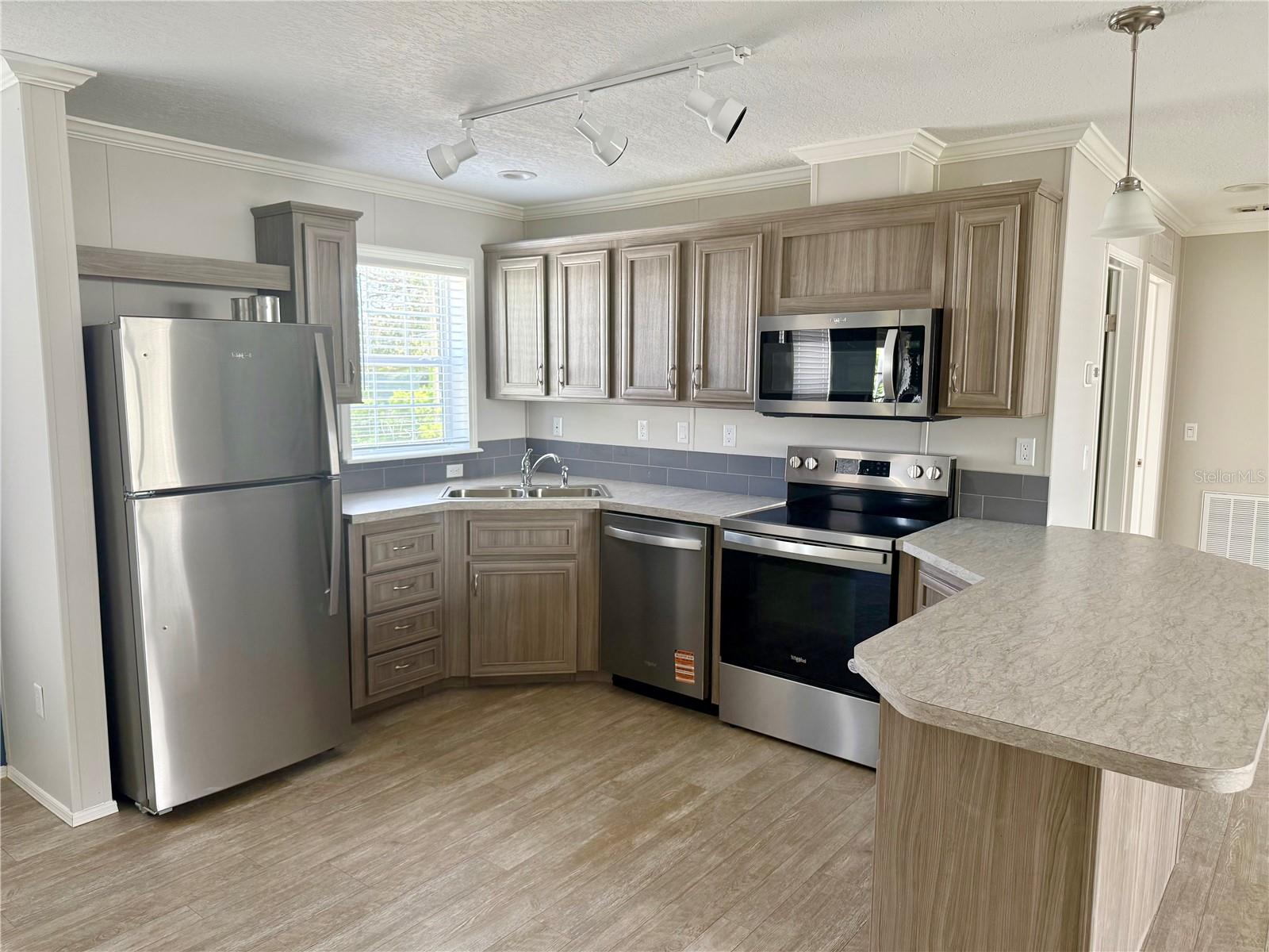Manufactured Home at 37743 GEIGER RD, ZEPHYRHILLS, photo 9 of 21