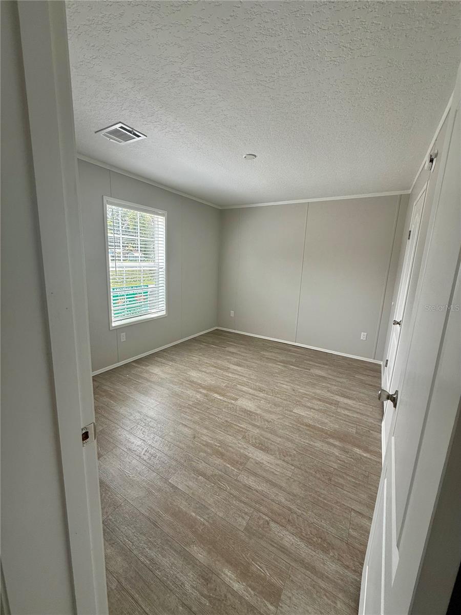 Manufactured Home at 37743 GEIGER RD, ZEPHYRHILLS, photo 12 of 21