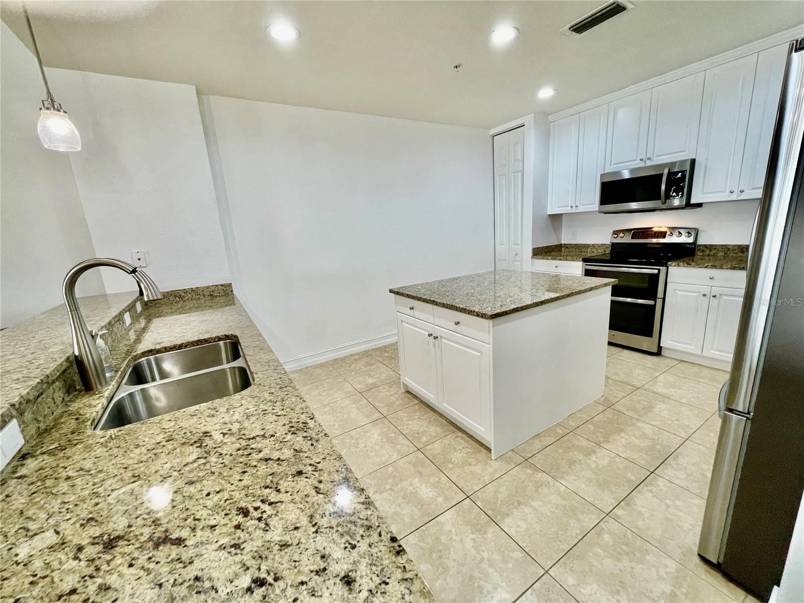 Granite countertops - 85 VIVANTE BLVD #8534, PUNTA GORDA