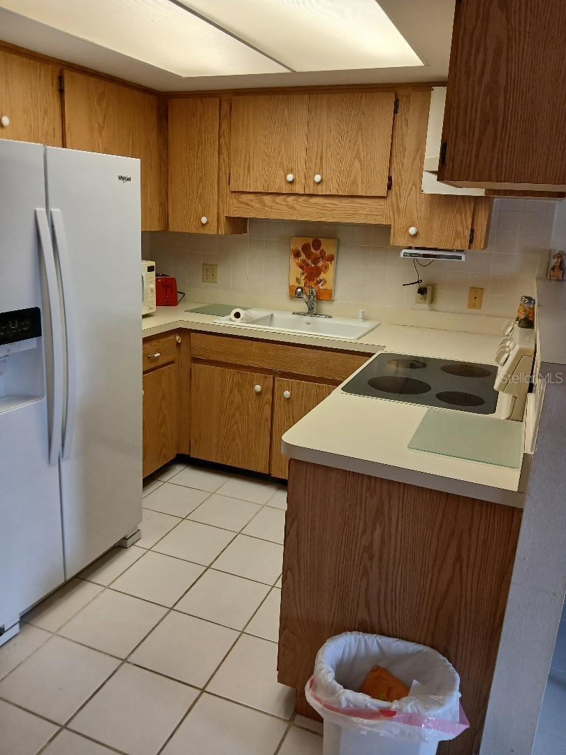 KITCHEN - 6050 CHESHAM DR #3, NEW PORT RICHEY