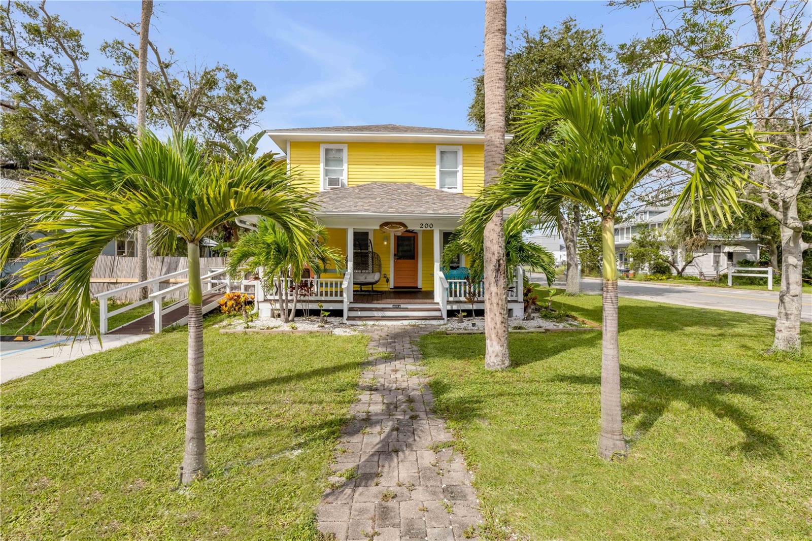 200 LIVE OAK ST