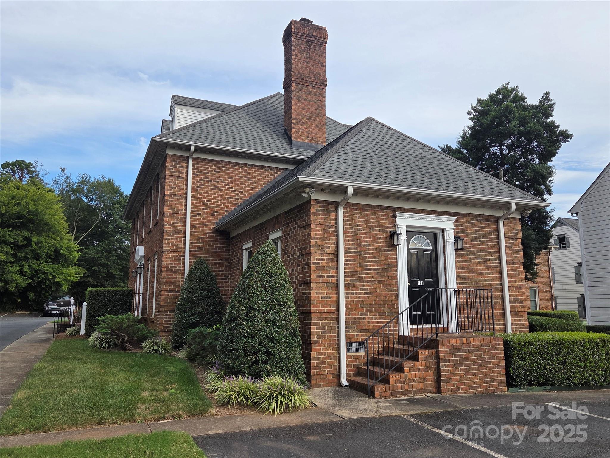 Side Entry 1 - 5511 Monroe Road, Charlotte