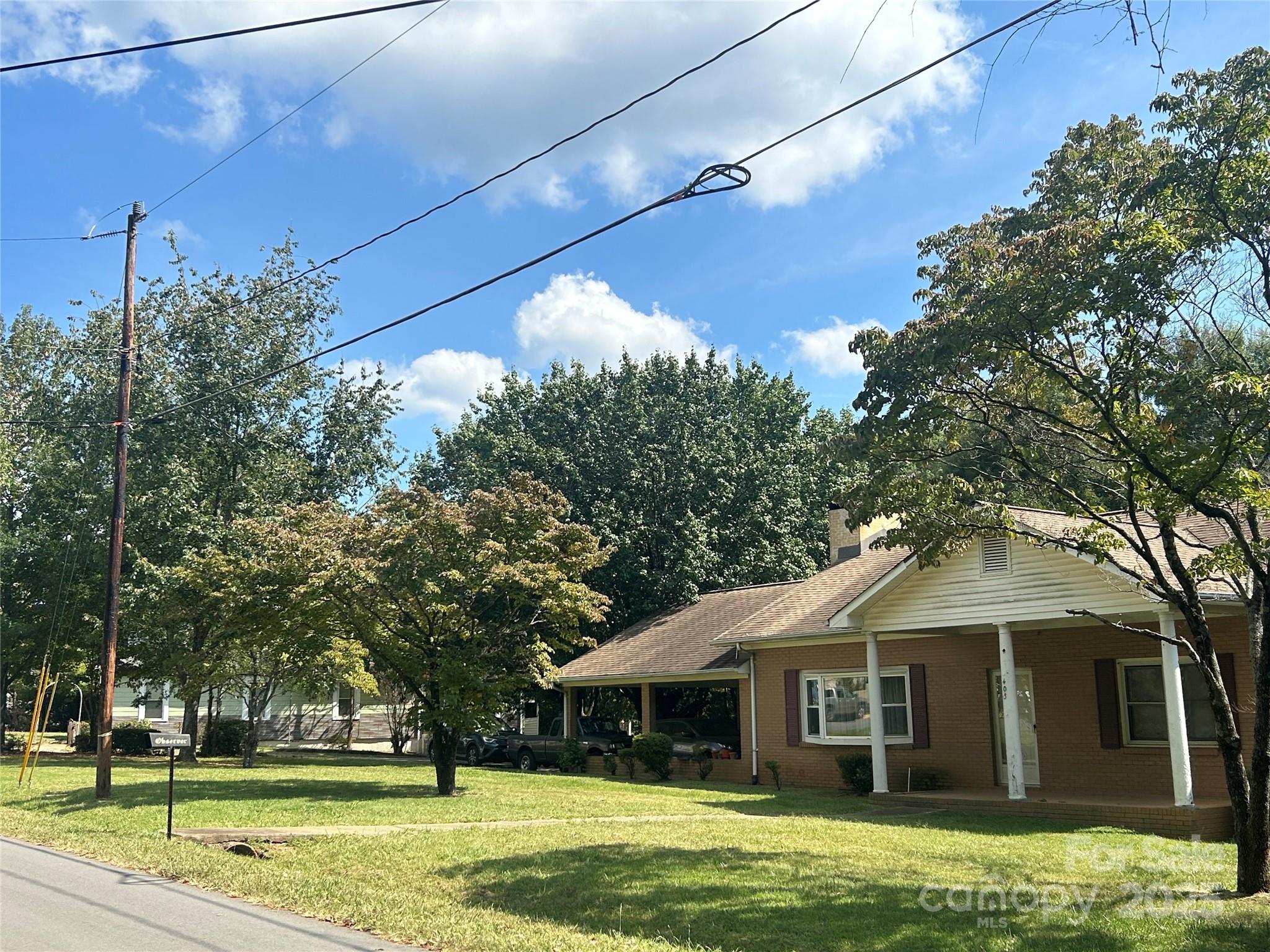 Single Family Residence at 403 Catawba Avenue, Davidson, photo 2 of 4