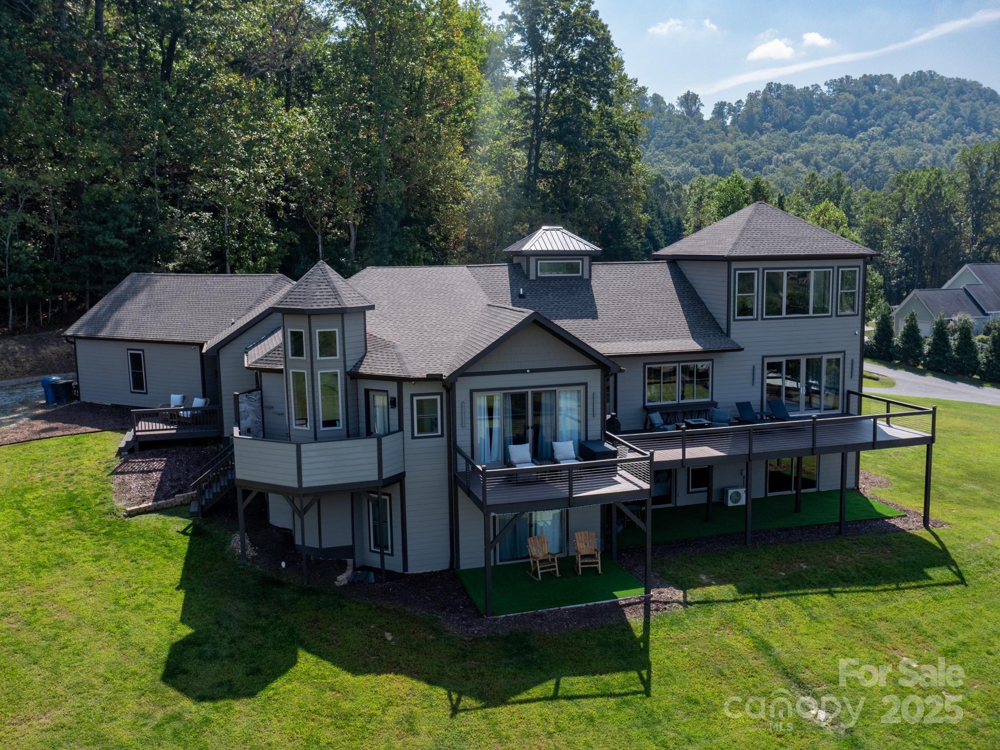 Single Family Residence at 639 Byers Cove Road, Hendersonville, photo 2 of 47