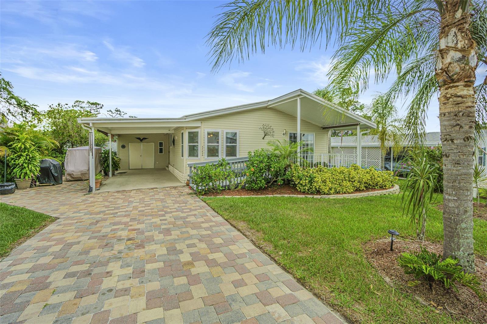 PAVER Driveway and lush landscaping welcomes you! - 37654 NEUKOM AVE, ZEPHYRHILLS