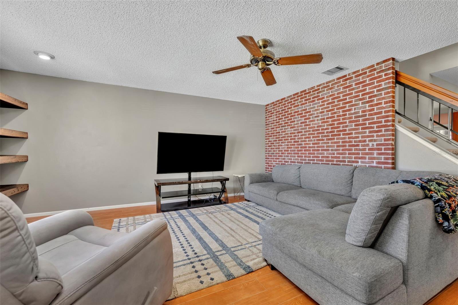A real red brick accent wall welcomes you when you first enter. - 2810 CORNERSTONE CT, APOPKA